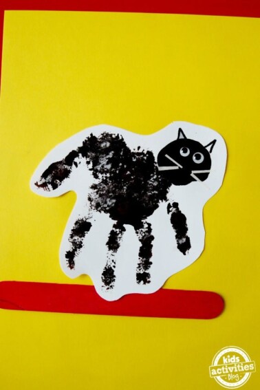 black cat handprint craft
